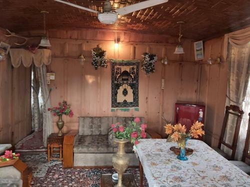 Hostal Top Erin Houseboats