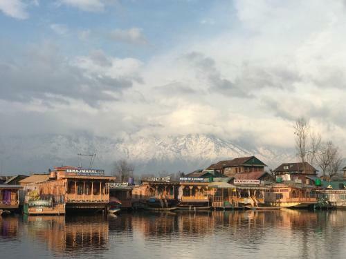 Hostal Houseboat Newworld