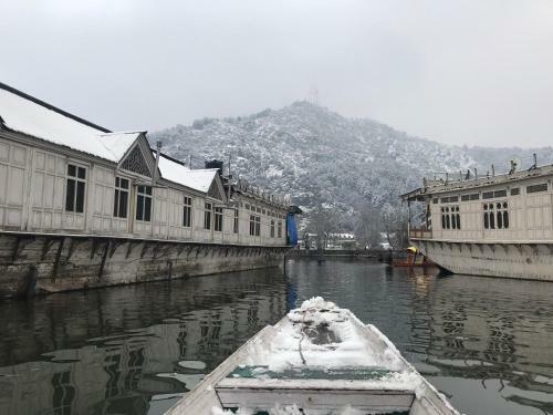Hostal Houseboat Newworld