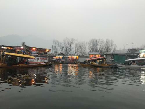 Hostal Houseboat Newworld