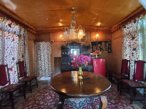 Hostal Houseboat Newworld