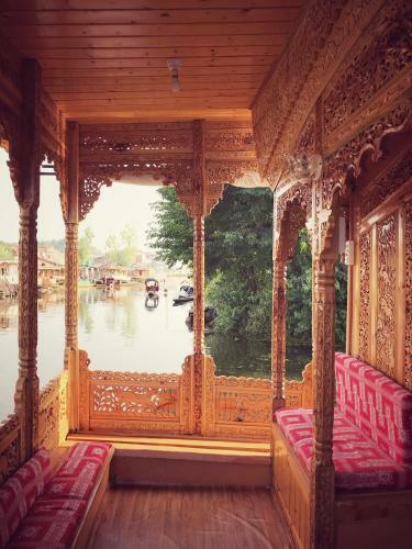Houseboat Sea Queen, Dal Lake