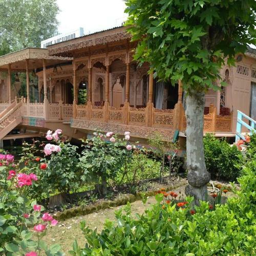 The Heritage Group Of Houseboats