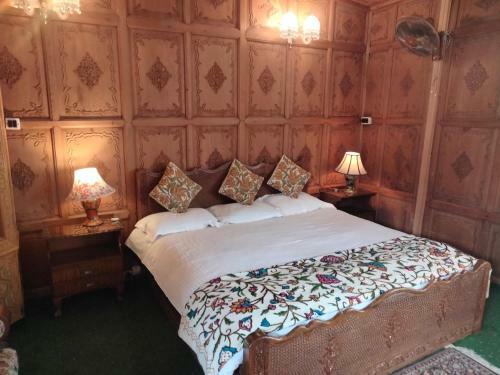 Hotel Heevan Houseboat