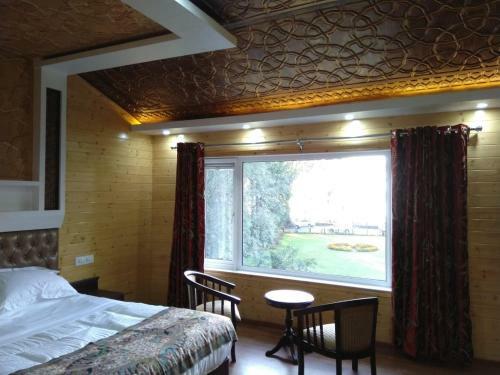 Hotel Mansion By Dal Lake