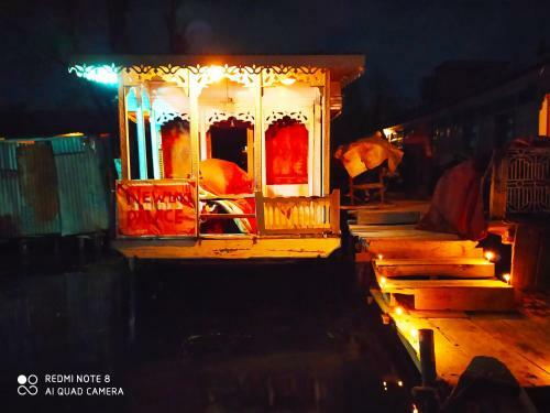 Houseboat New Lake Palace