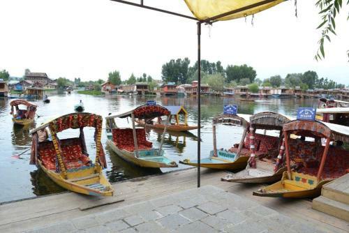 Houseboat New Lake Palace
