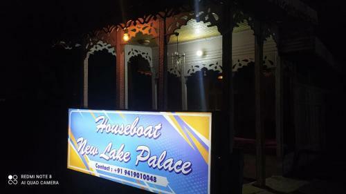 Houseboat New Lake Palace