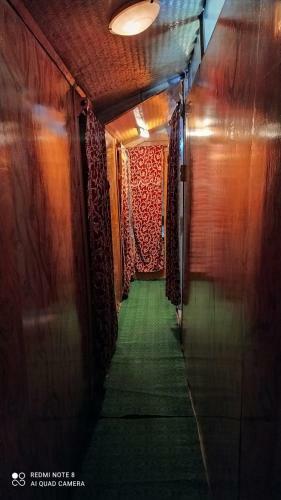 Houseboat New Lake Palace