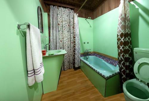 Hotel Houseboat Dangola Palace