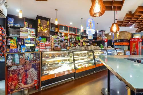 Hotel Oyo 68894 Bommarillu Residency