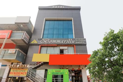 Hotel Oyo 68894 Bommarillu Residency