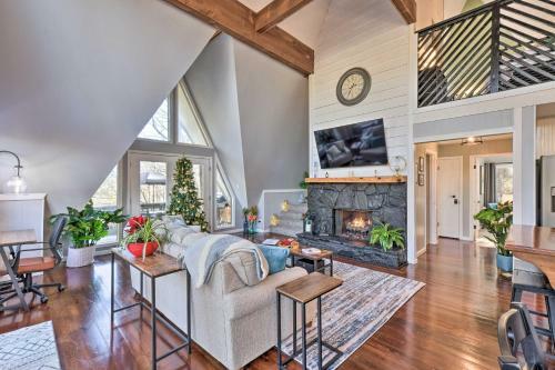 Spacious And Newly Remodeled A-frame With 2 Decks