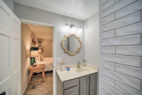 Apartamento Sky Valley Resort Home With Tree-lined Views!