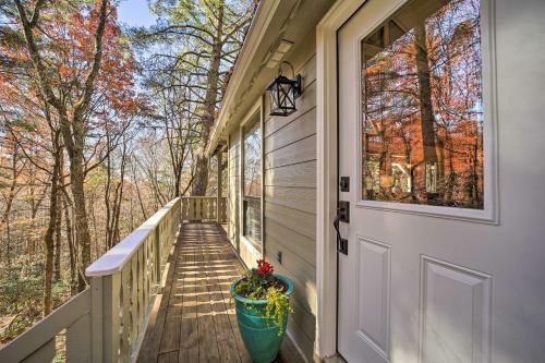 Apartamento Sky Valley Resort Home With Tree-lined Views!