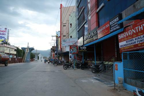 Hotel Sravanthy Inn