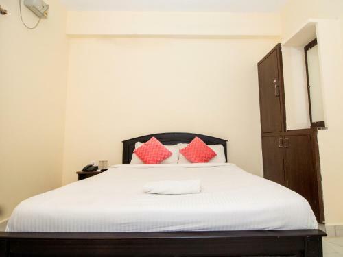 Fabhotel Pearl Suites