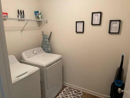 Luxury & Spacious Getaway W/king Bed & Pool Table