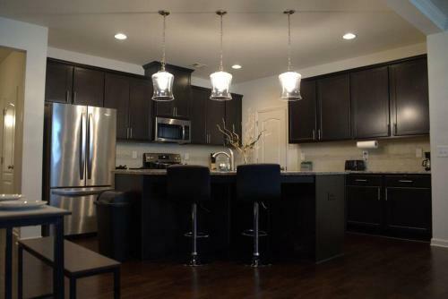 Luxury & Spacious Getaway W/king Bed & Pool Table