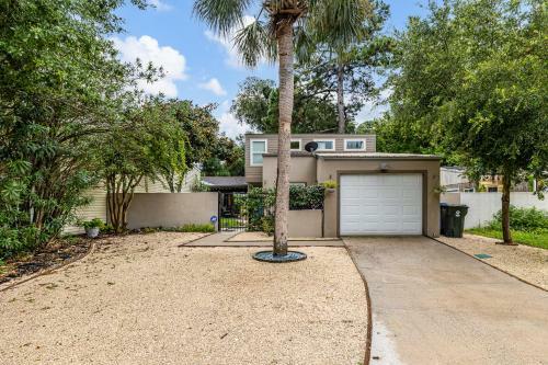 Beautifully Appointed 3 Bed - 2 Bath Cottage In Glynn Haven On St Simons!