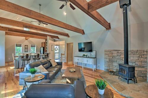 Family-friendly Lake Lanier Home On 2 And Acres