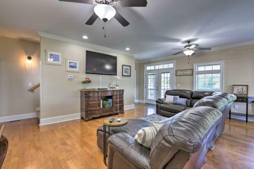 Picturesque Abode With Dock On Jackson Lake!