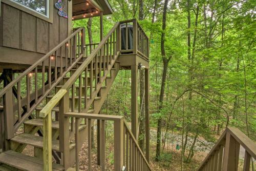 Treetop Haven With Deck, 8 Mi To Fairgrounds!