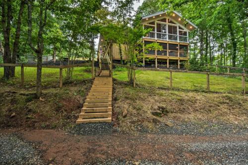 Striking Home With Hot Tub, Deck, And Lake Access