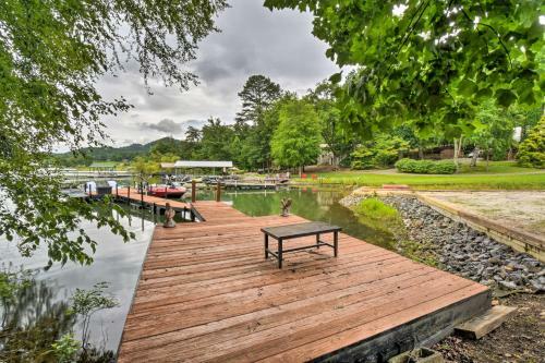 Striking Home With Hot Tub, Deck, And Lake Access