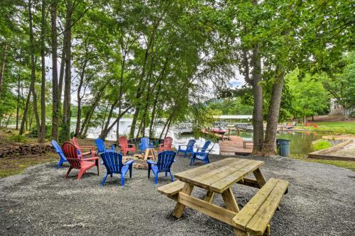 Striking Home With Hot Tub, Deck, And Lake Access