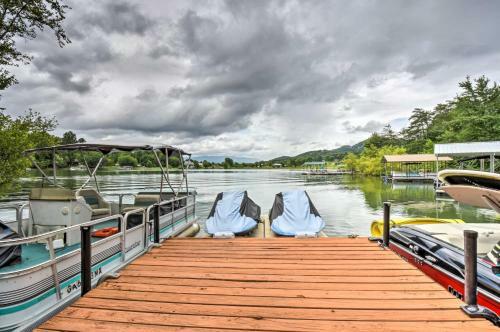 Striking Home With Hot Tub, Deck, And Lake Access