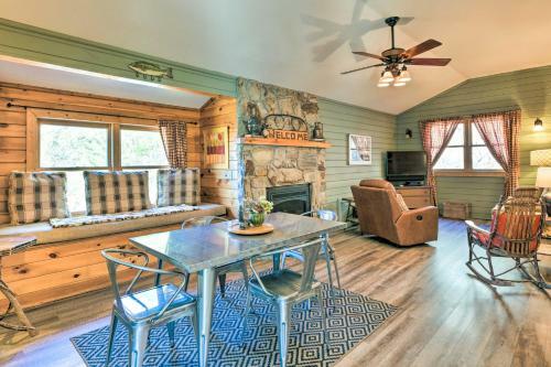 Cozy Hayesville Cabin With Fire Pit And Views!