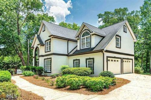 4br Luxury Estate On The Green W/ Deck & Parking