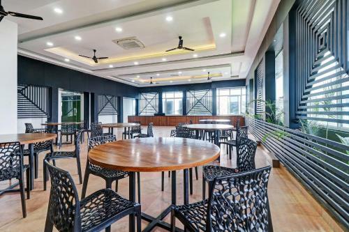 Hotel Townhouse 457 South Gate By Majestic