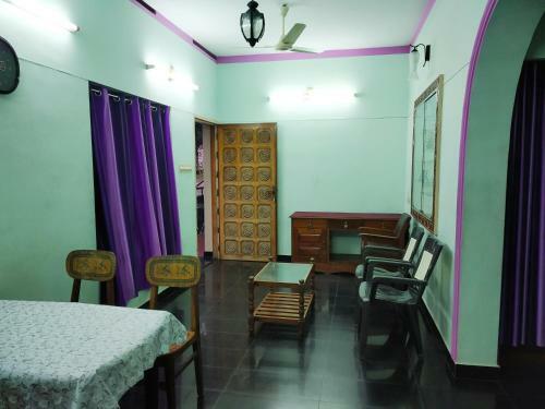 Cheerful 2-bd House Near Trivandrum City