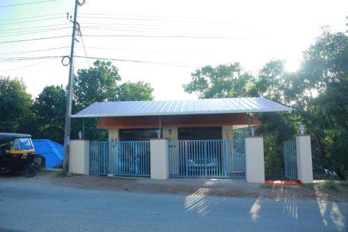 Cheerful 2-bd House Near Trivandrum City