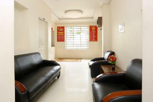 Lodge Saravana Inn