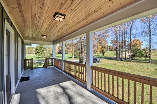 Modern Clarkesville Cottage With Decks And Patio!