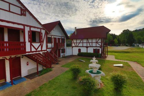 Hotel Alpine Village Inn