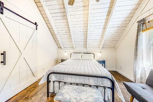 Honey Bear Hideaway