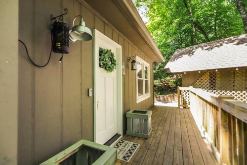 Honey Bear Hideaway