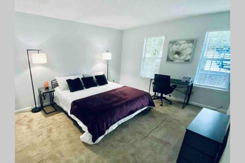 Cozy Chic Hideaway ( 4 Bedroom Townhome)