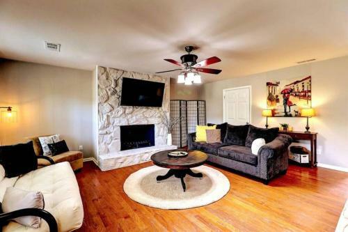 Villa Kennesaw Oasis -private Pool Comfy 4bdr Sleeps 14+