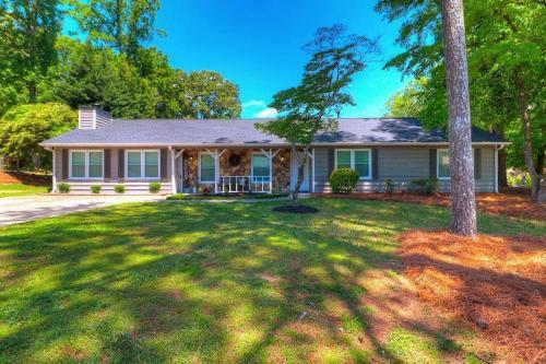 Villa Kennesaw Oasis -private Pool Comfy 4bdr Sleeps 14+