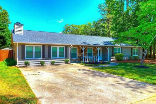 Villa Kennesaw Oasis -private Pool Comfy 4bdr Sleeps 14+