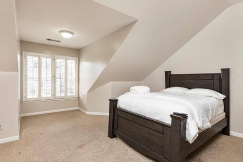 Providence Pl - Sleeps 10 - 4 Bdrms - 15 Min Dwntn