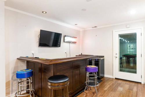 Providence Pl - Sleeps 10 - 4 Bdrms - 15 Min Dwntn
