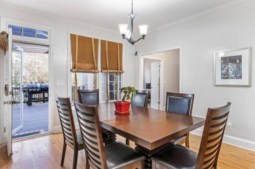 Providence Pl - Sleeps 10 - 4 Bdrms - 15 Min Dwntn