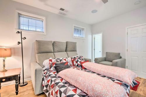 Sun-lit Mableton Townhome 7 Mi To Six Flags!