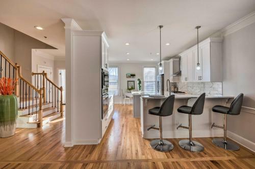 Sun-lit Mableton Townhome 7 Mi To Six Flags!